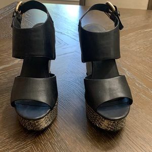 Mossimo Supply Co Skyler black & white platform wedge Size 6